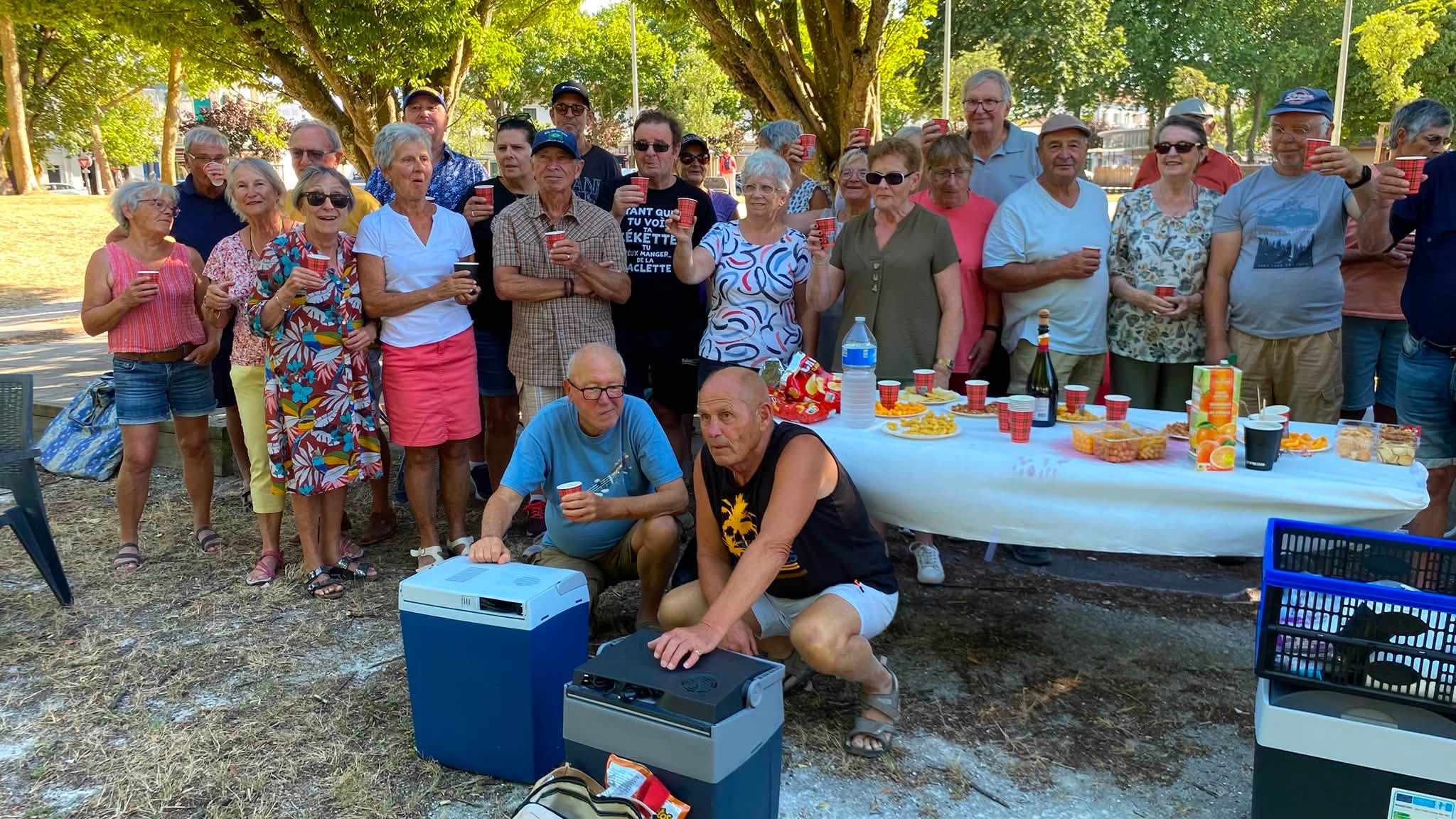 Verre de l'amitié pour célébrer la fin de saison de la pétanque