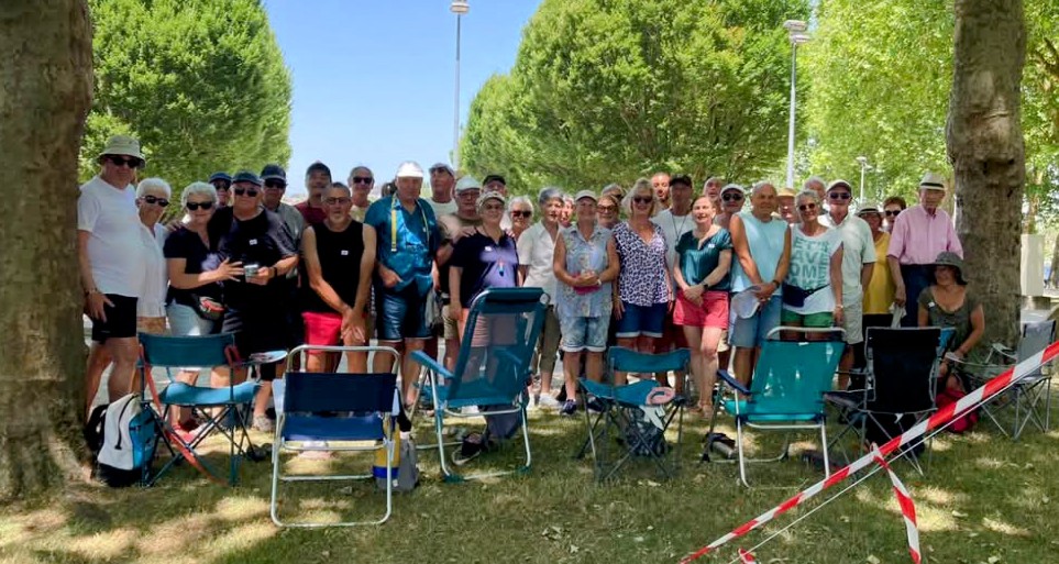 Concours de pétanque, ambiance festive